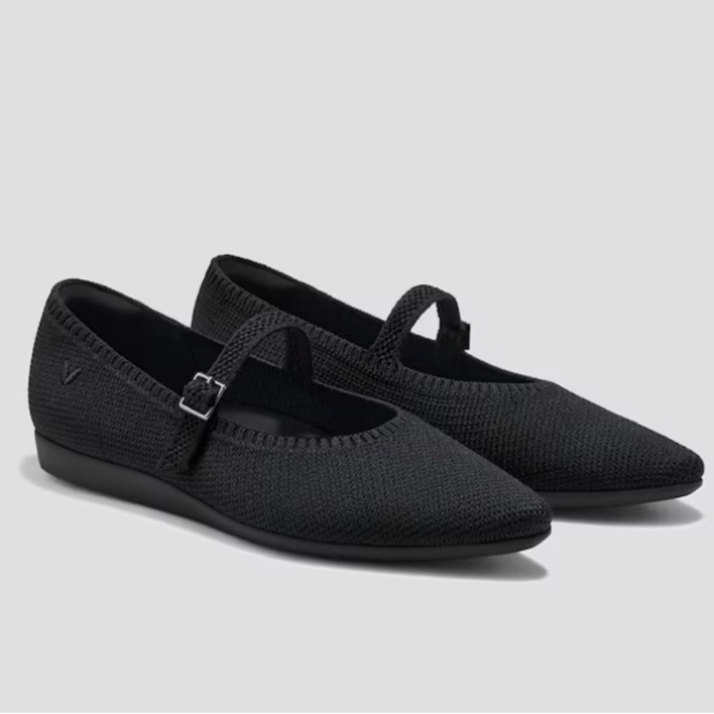 Vivaia Lightweight Pointed-Toe Mary-Jane (Aria Walker Mary-Jane) size 9.5, black